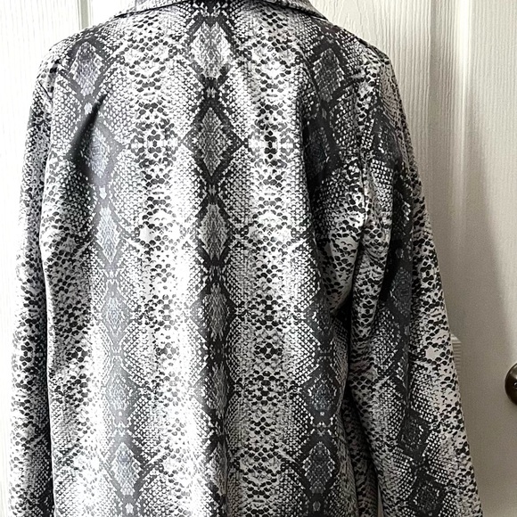 Ruby Rd. Monochrome Animal Print Blazer - Picture 3 of 5